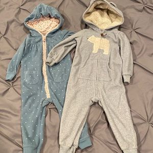 Cute winter set! Hugh quality and in great shape. Fleece and so soft. 18m